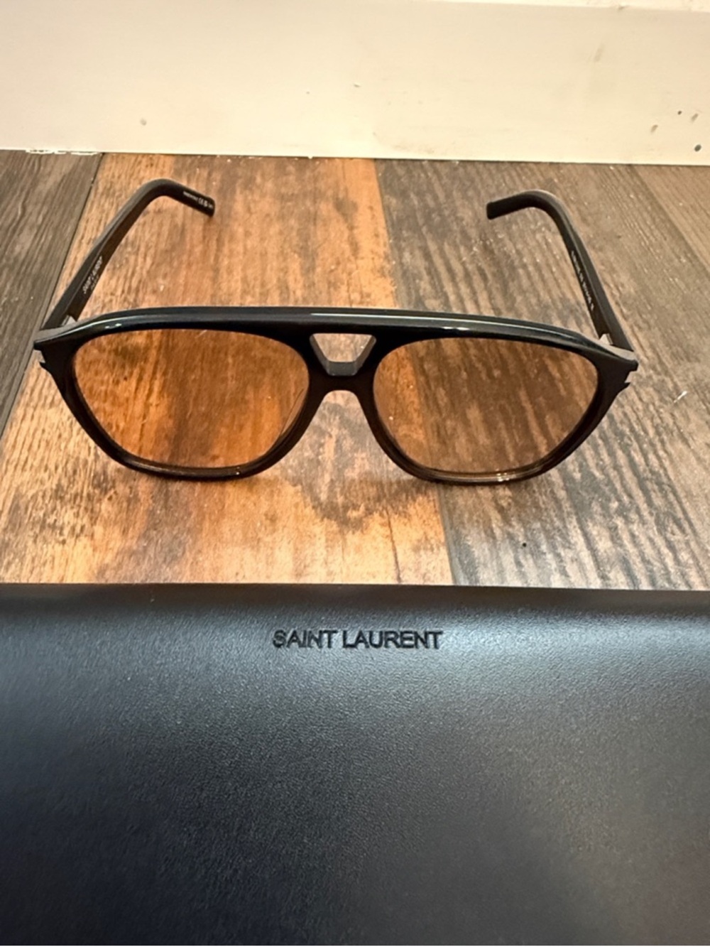 Saint Laurent Black Frame
Sunglasses with Brown/Amber
Lenses SL596 DUNE - Picture 3 of 10